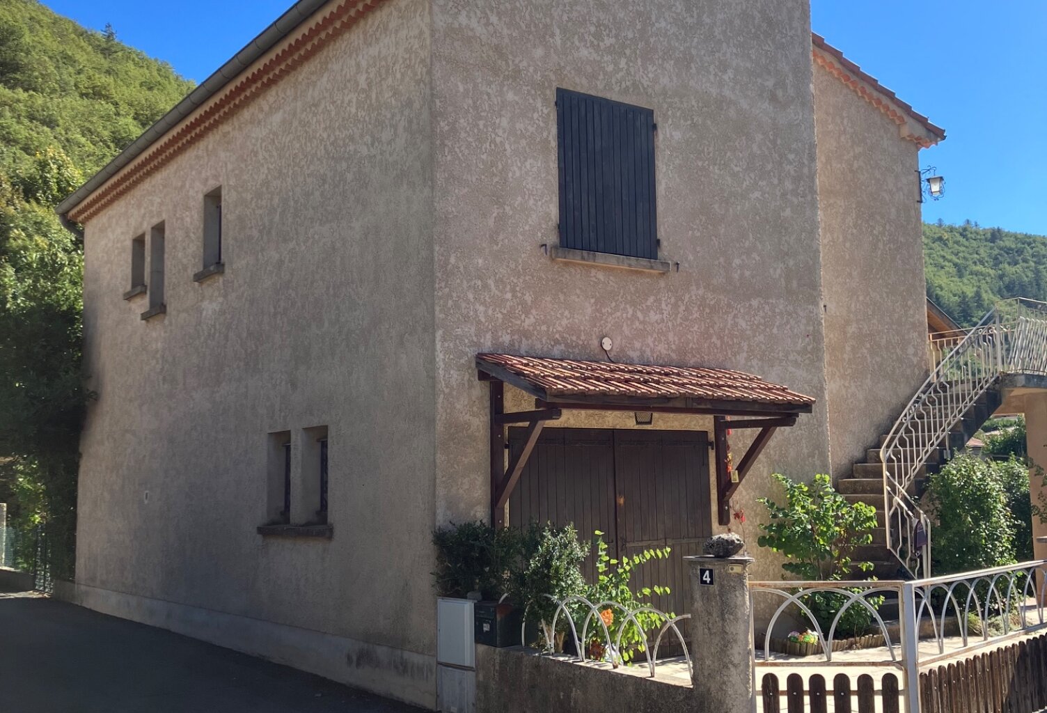 Maison avec deux logements, grand jardin et vue imprenable sur les montagnes — photo 1
