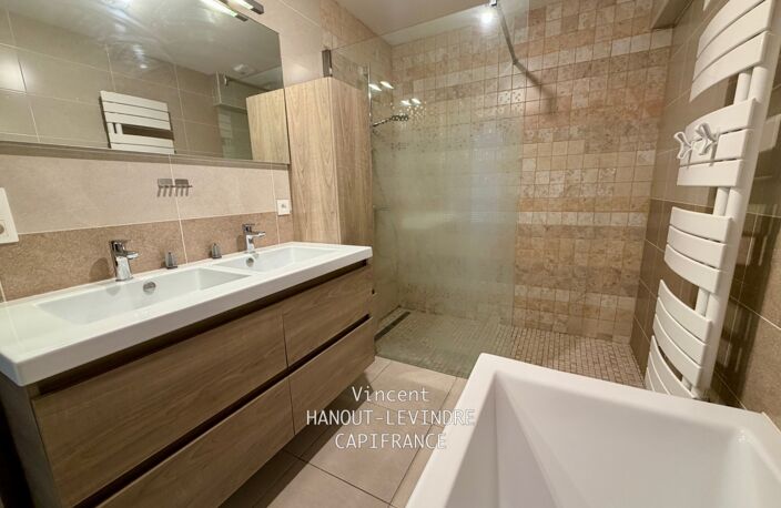 Maison à vendre 6 pièces SAINT BARTHELEMY D'ANJOU (49) — photo 2