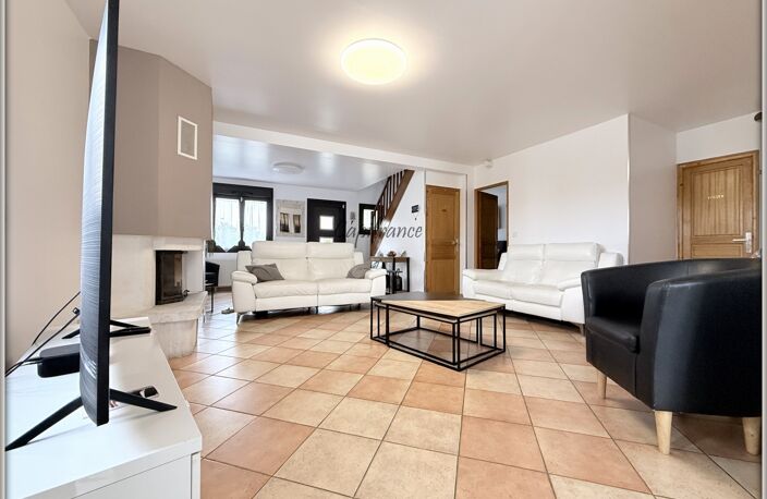 VILLEPINTE – Quartier Haie-Bertrand | Maison individuelle 133 m² (150 m² au sol) – 5 chambres – Sous-sol total & Jardin — photo 2