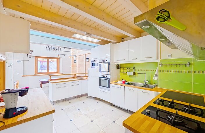 Propriete à vendre 6 pièces CHAMPANGES (74) Propriété de caractère de 236 m2 – Élégance alpine, volumes remarquables et prestations haut de gamme — photo 3