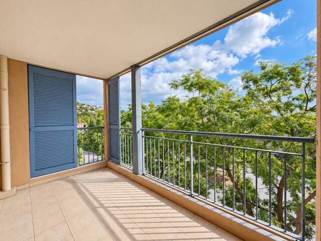 Appartement  T4 à rénover, 85 m², terrasse couverte et garage GRASSE (06) — photo du bien