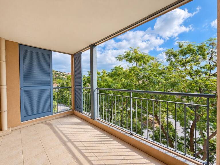 Appartement  T4 à rénover, 85 m², terrasse couverte et garage GRASSE (06) — photo 1
