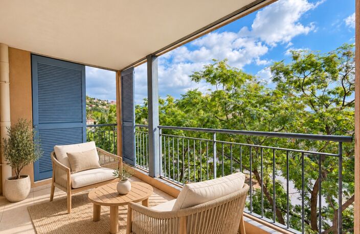 Appartement  T4 à rénover, 85 m², terrasse couverte et garage GRASSE (06) — photo 2