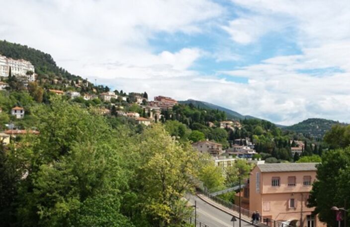 Appartement  T4 à rénover, 85 m², terrasse couverte et garage GRASSE (06) — photo 3
