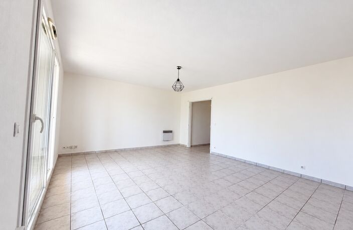 Appartement  T4 à rénover, 85 m², terrasse couverte et garage GRASSE (06) — photo 4