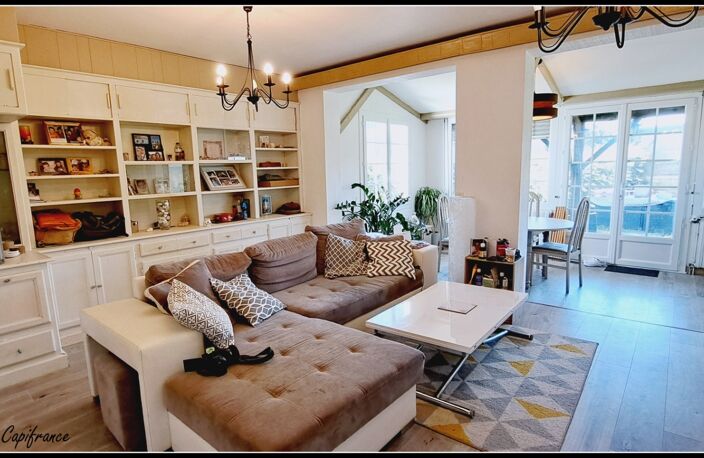 Dpt Vienne (86), Située à COUHE maison rénovée P8 d'environ 150m² - Terrain de 457 m²- commodités de PLAIN-PIED — photo 4