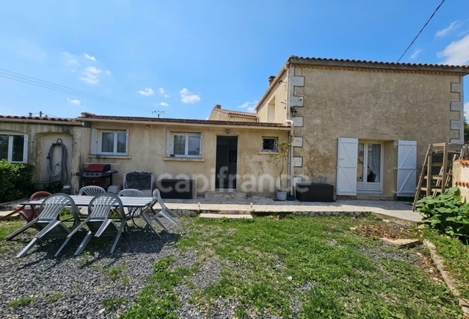Maison charentaise rénovée de 130 m², 4 chambres, garage et jardin clôturé — photo 1
