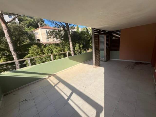 Appartement à vendre 3 pièces proche mer & commercesST Raphael (83) — photo du bien