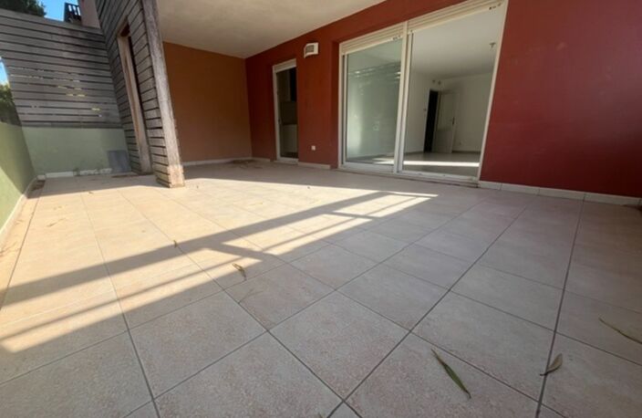 Appartement à vendre 3 pièces proche mer & commercesST Raphael (83) — photo 2