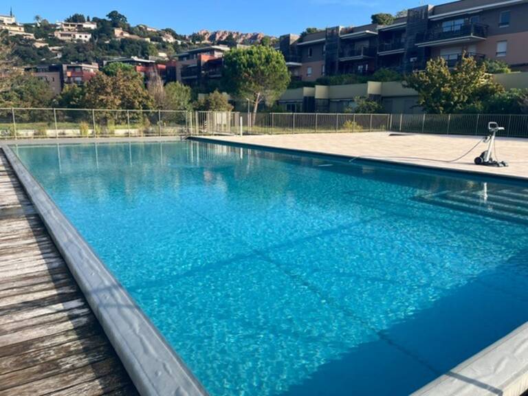 Appartement à vendre 3 pièces proche mer & commercesST Raphael (83) — photo 1