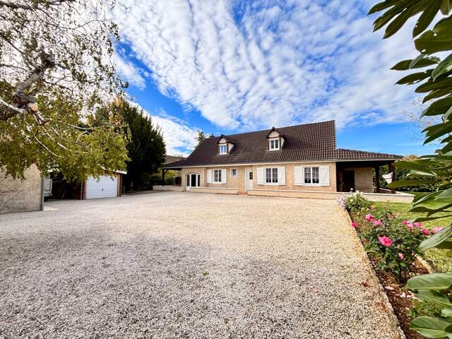 Maison 7 pièces, 5 Chambres, Terrain de 2000 m², Double Garage, SAINT DESERT (71390) — photo du bien