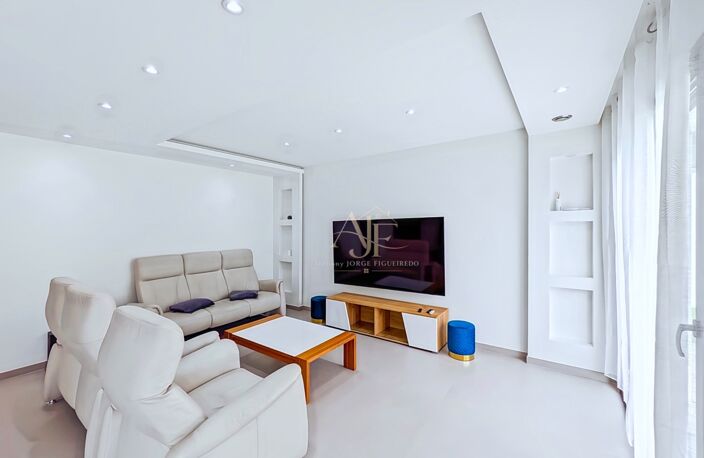 Dpt Haute Savoie (74), à vendre THONON-LES-BAINS - VILLA D’ARCHITECTE CONTEMPORAINE AVEC PISCINE ET POOL HOUSE — photo 5