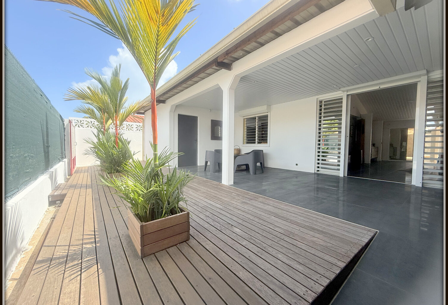 A VENDRE A KOUROU (GUYANE FRANCAISE) UNE MAGNIFIQUE MAISON INDIVIDUELLE T4 de 154 m² - TERRAIN DE 425 m² - AU PRIX DE 384000 € — photo 1
