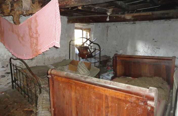Dpt Pyrénées Orientales (66), à vendre JUJOLS Maison pierres 8 pièces 207 m² à rénover complètement sur terrain 185 m² — photo 4