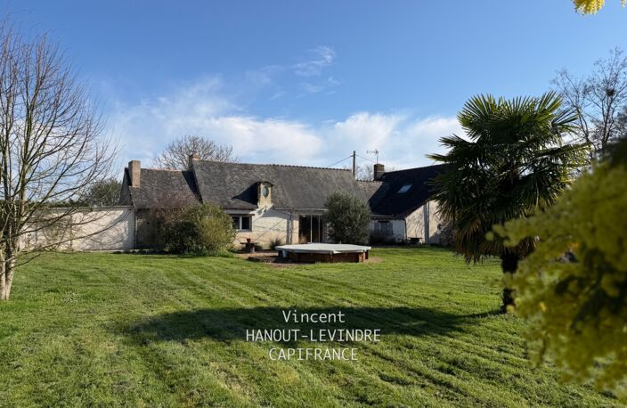 EXCLUSIVITE – PROPRIÉTÉ HISTORIQUE DE 1840 ENTIÈREMENT RÉNOVÉE – CADRE EXCEPTIONNEL À SOULAIRE ET BOURG (49) — photo 5