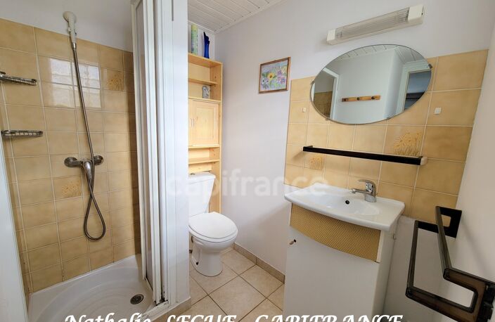 Vendée ( 85 ) FROMENTINE à vendre STUDIO  meublé 1 pièce , cabine de couchage  24 m² 94 , cave , place parking privative MER ,PLAGES  NOIRMOUTIER , embarcadère pour ILE D' YEU — photo 2