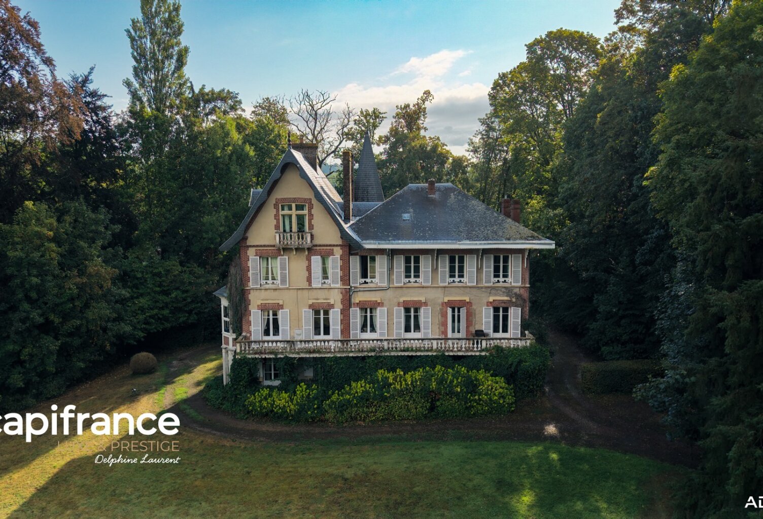 Propriete à vendre à  CRESSEVEUILLE (14) comprenant un château, un manoir, un pressoir — photo 1