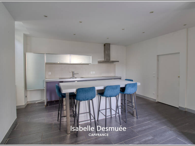Maison familiale de 4 chambres avec cour et stationnement privé à louer – Tullins — photo 1