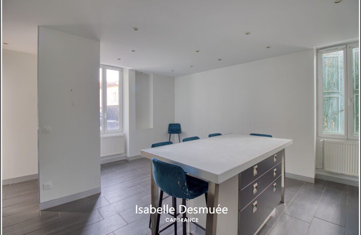 Maison familiale de 4 chambres avec cour et stationnement privé à louer – Tullins — photo 2