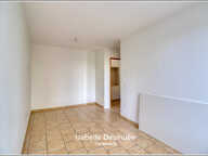 Maison familiale de 4 chambres avec cour et stationnement privé à louer – Tullins — photo 3
