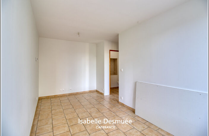 Maison familiale de 4 chambres avec cour et stationnement privé à louer – Tullins — photo 3
