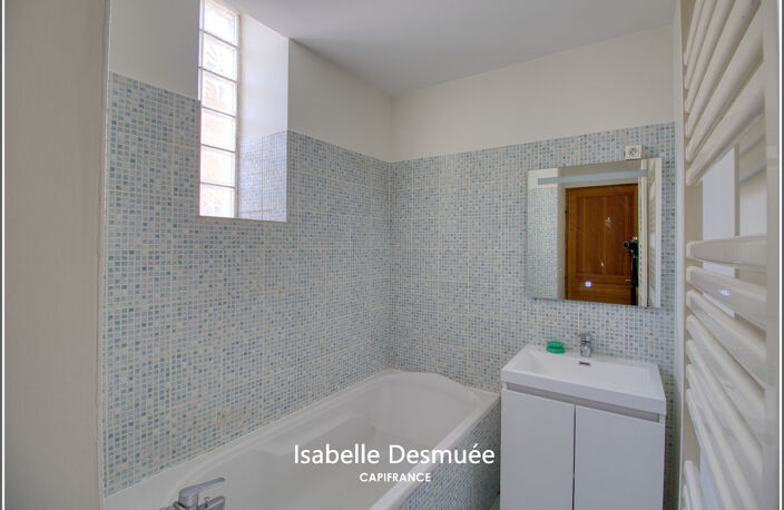 Maison familiale de 4 chambres avec cour et stationnement privé à louer – Tullins — photo 5