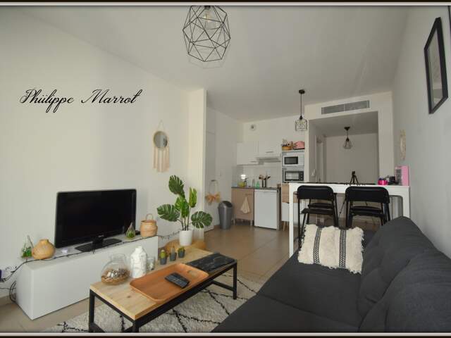 Dpt Gard (30), à louer NIMES appartement T2 — photo du bien