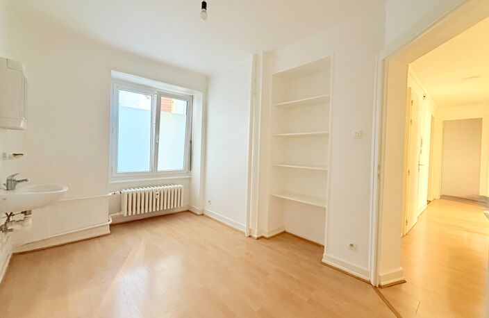 Appartement à louer 4 pièces,  STRASBOURG (67) — photo 2