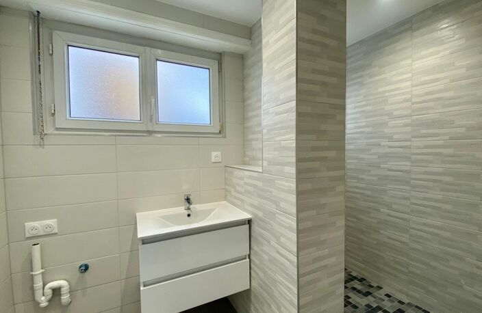 Appartement à louer 4 pièces,  STRASBOURG (67) — photo 3