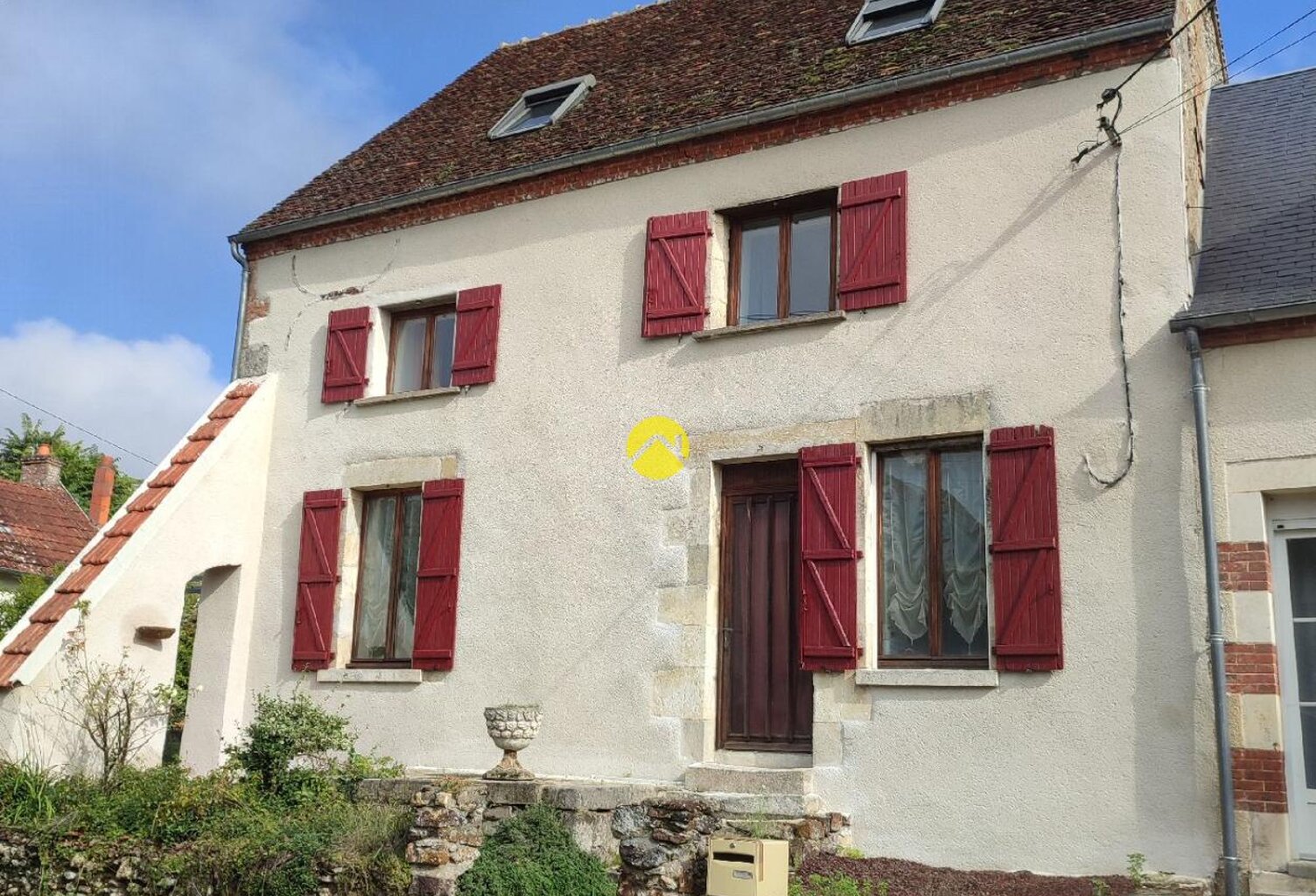 MAISON ANCIENNE AVEC GRAND TERRAIN — photo 1