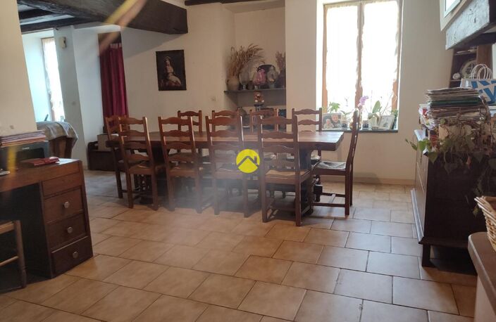 MAISON ANCIENNE AVEC GRAND TERRAIN — photo 4