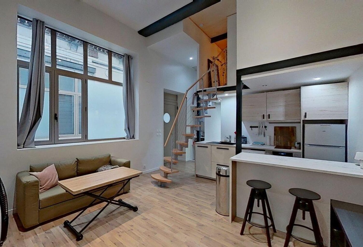164 Grande rue de la Guillotière  Lyon 69007 - T1 Meublé - 740 €CC — photo 1