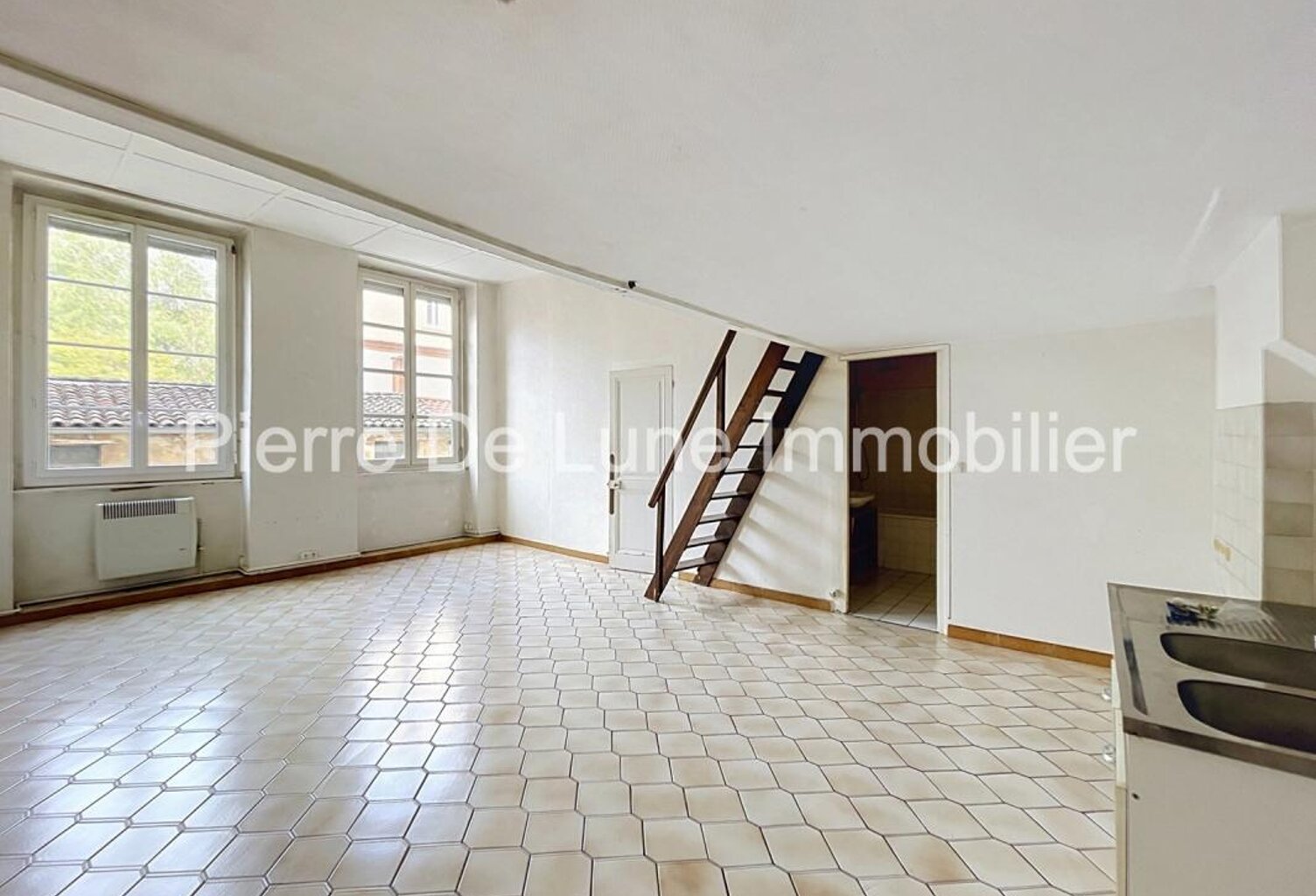 LYON 4e – CROIX-ROUSSE | Une adresse privilégiée au cœur du quartier — photo 1
