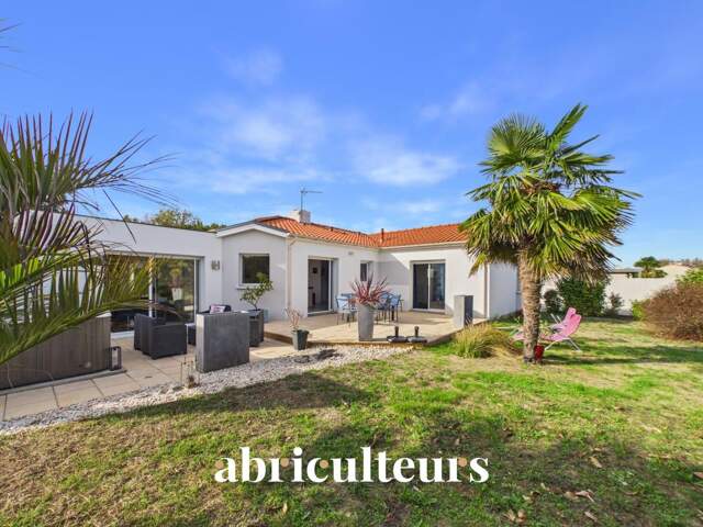 Belle maison contemporaine de plain pied  sur terrain de 1087 m2 en vente à Sainte-Pazanne (44680) — photo du bien