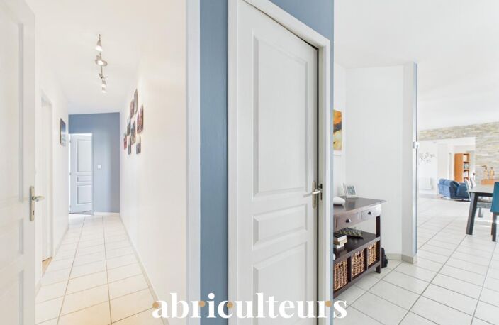 Belle maison contemporaine de plain pied  sur terrain de 1087 m2 en vente à Sainte-Pazanne (44680) — photo 3