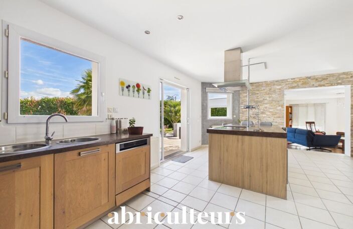 Belle maison contemporaine de plain pied  sur terrain de 1087 m2 en vente à Sainte-Pazanne (44680) — photo 4