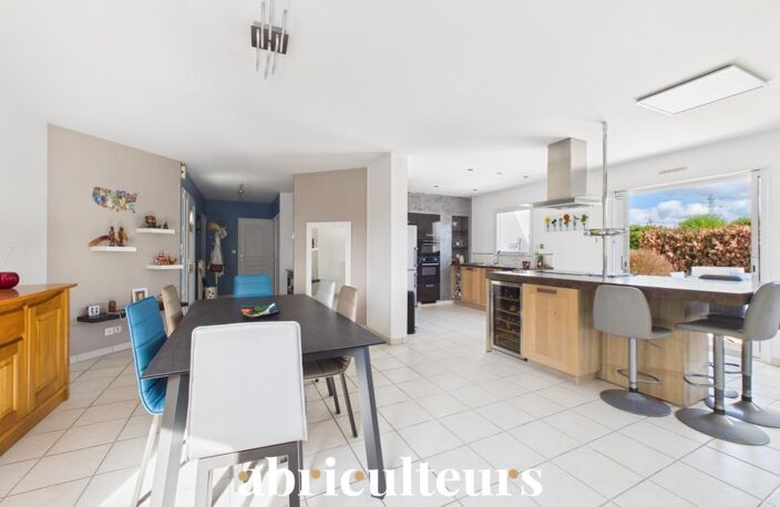 Belle maison contemporaine de plain pied  sur terrain de 1087 m2 en vente à Sainte-Pazanne (44680) — photo 5