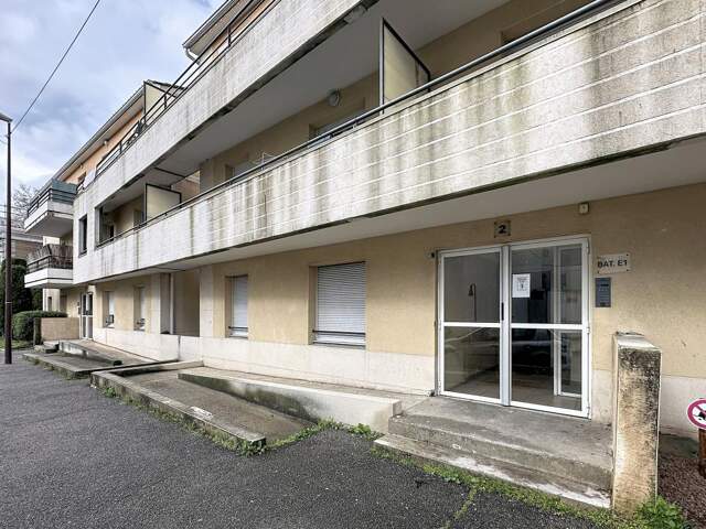 Appartement À Vendre 2 pièces, 48 m², 1er étage, Balcon et Parking — photo du bien