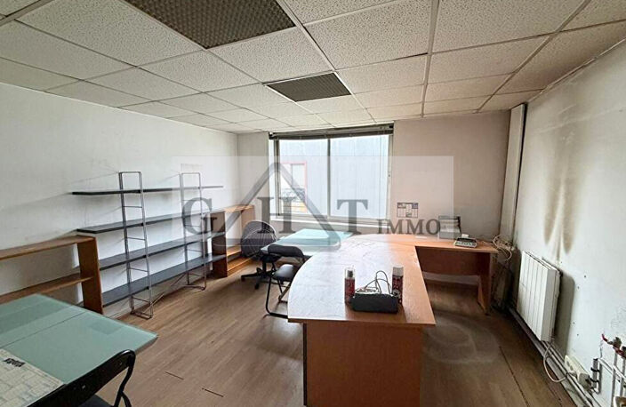 A LOUER 375 M² ENTREPOT BUREAUX A DRANCY — photo 3