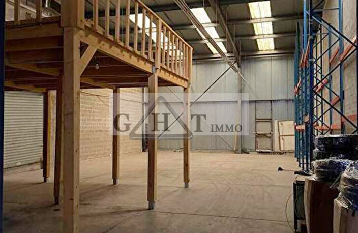 A LOUER 375 M² ENTREPOT BUREAUX A DRANCY — photo 4