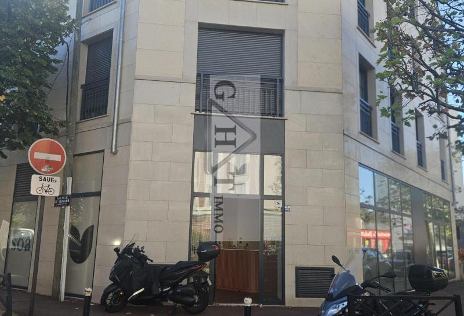Boutique 82 m2 Axe passant — photo 1