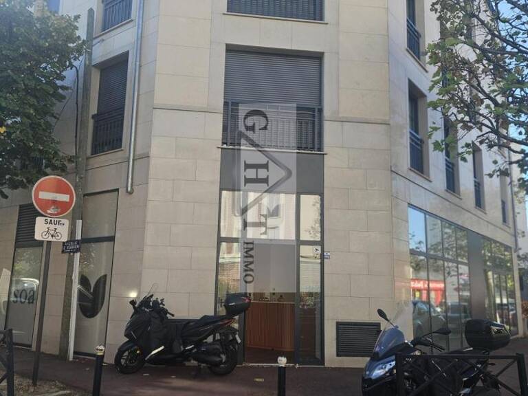 Boutique 82 m2 Axe passant — photo 1