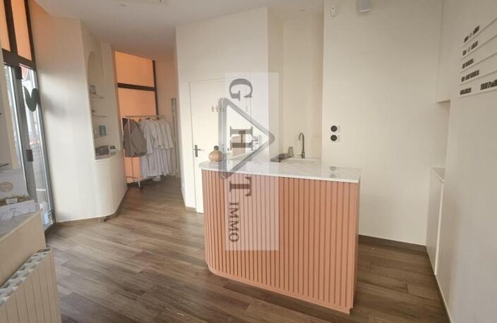 Boutique 82 m2 Axe passant — photo 2