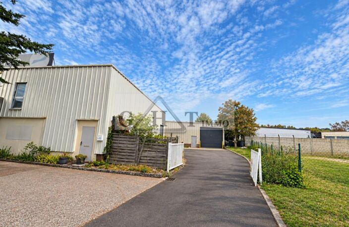 Bâtiment indépendant 550 m² à louer – Vert-Saint-Denis — photo 3