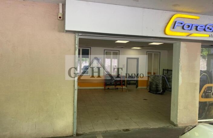 BOUTIQUE A LOUER A SAINT MAURICE — photo 2