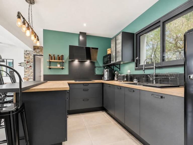 Ensemble immobilier de 2 maisons : Grande maison T5 de 118m2 et seconde maison T4 de 68 m2 — photo 1