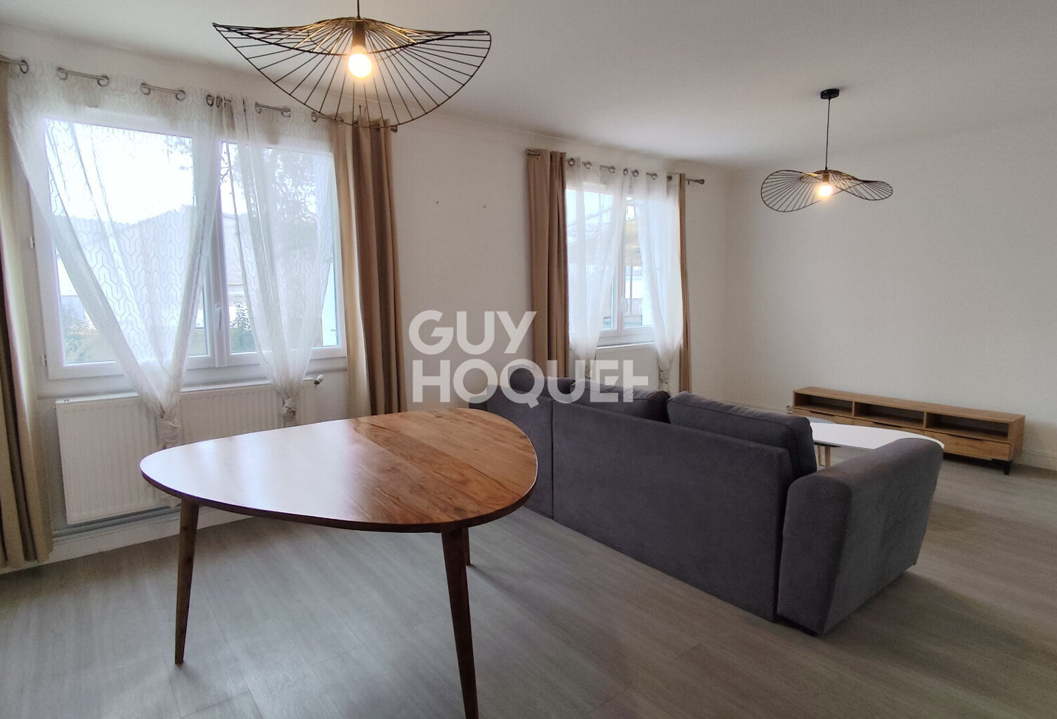 Maison chaleureuse sur trois niveaux avec garage, jardin et studio indépendant — photo 1
