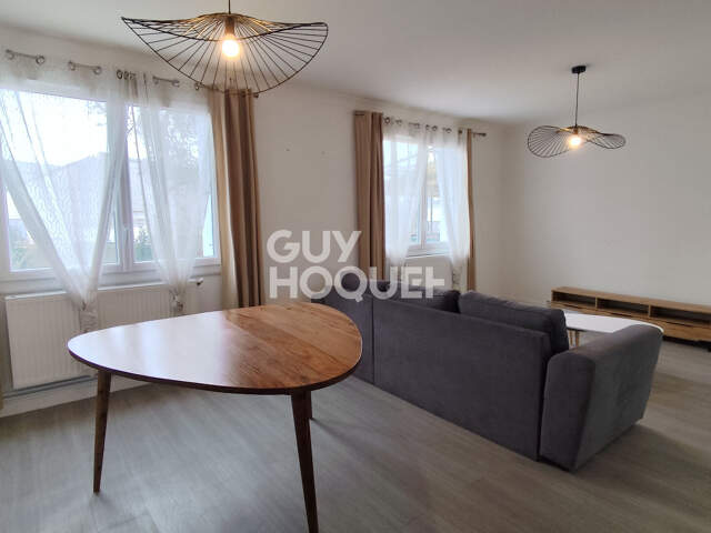 Maison chaleureuse sur trois niveaux avec garage, jardin et studio indépendant — photo du bien