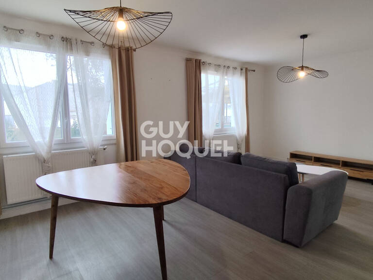 Maison chaleureuse sur trois niveaux avec garage, jardin et studio indépendant — photo 1