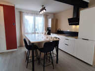 Maison chaleureuse sur trois niveaux avec garage, jardin et studio indépendant — photo 2